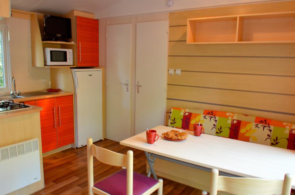 Camping Le Clos Des Pins Longeville-sur-Mer Dış mekan fotoğraf